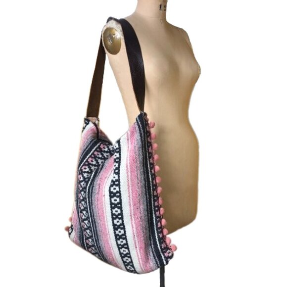 Oversized, large 'carpet' or tapestry style bag with pompoms - Picture 2 of 13